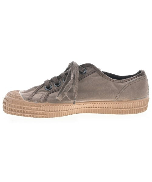 NOVESTA รองเท้าผ้าใบ