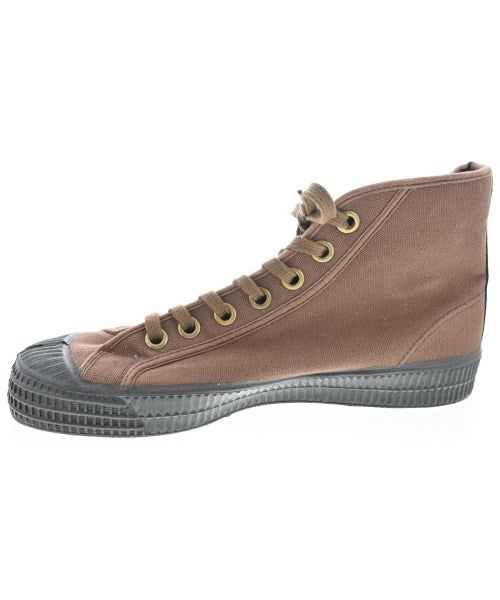 NOVESTA รองเท้าผ้าใบ