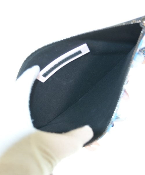 Mother of Pearl คลัตช์