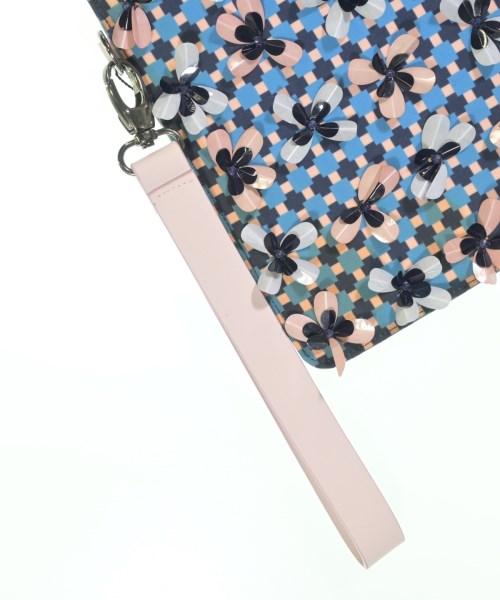 Mother of Pearl คลัตช์