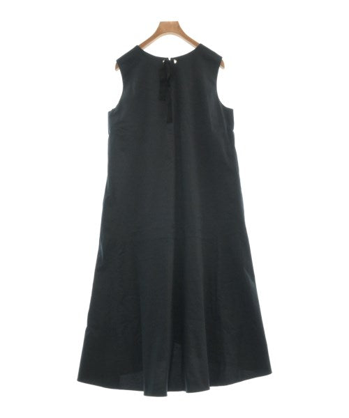 trois ชุดเดรส