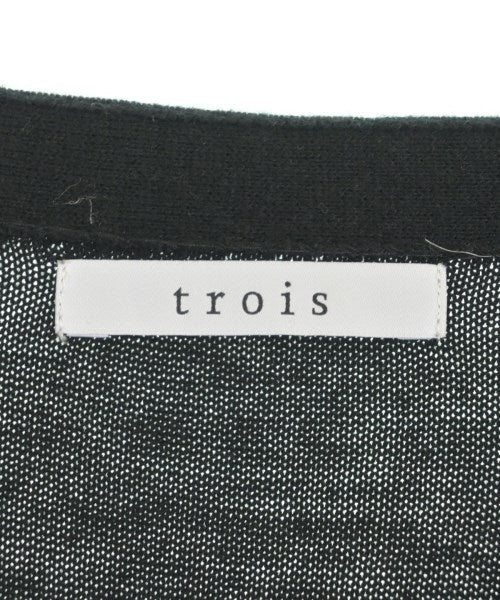trois เสื้อกันหนาว