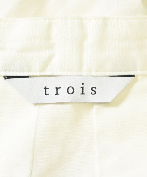 trois เสื้อสตรี