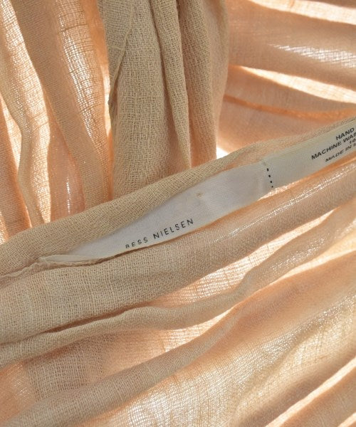 Bess Nielsen ผ้าคลุมไหล่