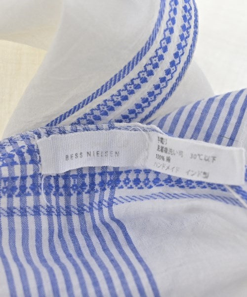 Bess Nielsen ผ้าคลุมไหล่