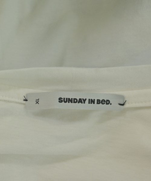 SUNDAY IN BED เสื้อยืด/เสื้อท็อปส์