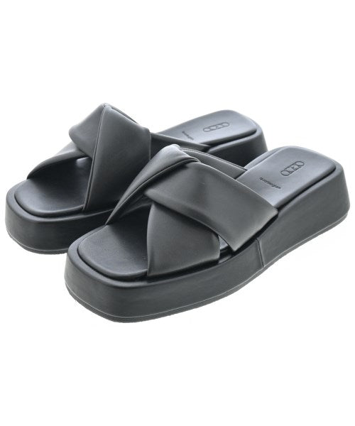 quartierglam รองเท้าแตะ