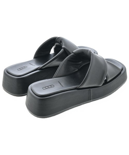 quartierglam รองเท้าแตะ