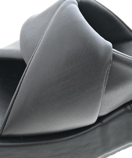 quartierglam รองเท้าแตะ