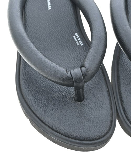 TOSHINOSUKE TAKEGAHARA รองเท้าแตะ