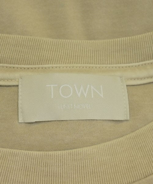 TOWN เสื้อยืด/เสื้อท็อปส์