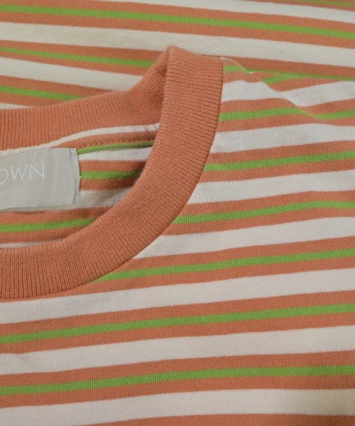 TOWN เสื้อยืด/เสื้อท็อปส์