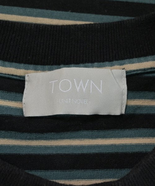 TOWN เสื้อยืด/เสื้อท็อปส์