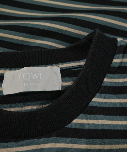 TOWN เสื้อยืด/เสื้อท็อปส์