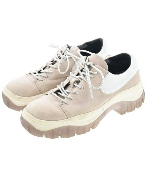 yuko imanishi + รองเท้าผ้าใบ