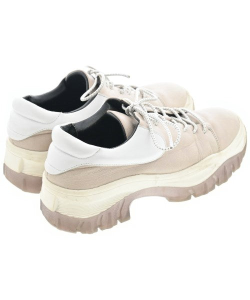 yuko imanishi + รองเท้าผ้าใบ