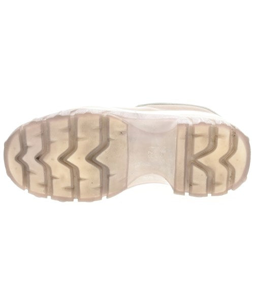 yuko imanishi + รองเท้าผ้าใบ