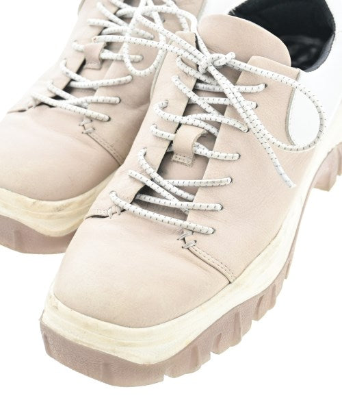 yuko imanishi + รองเท้าผ้าใบ