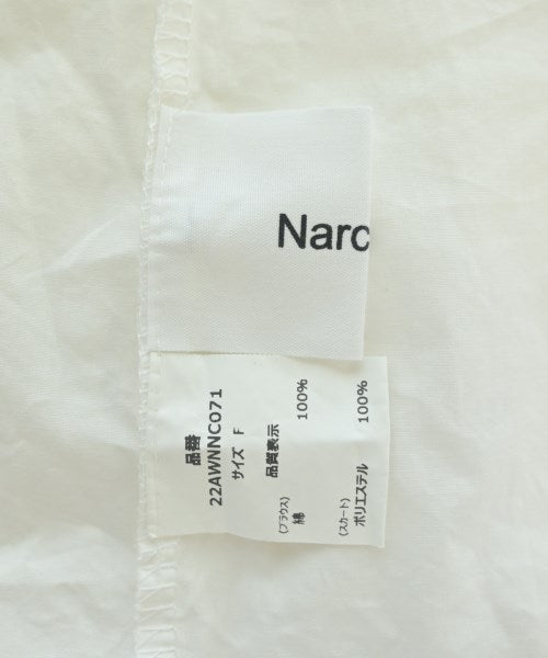 Narcissus เสื้อลำลอง