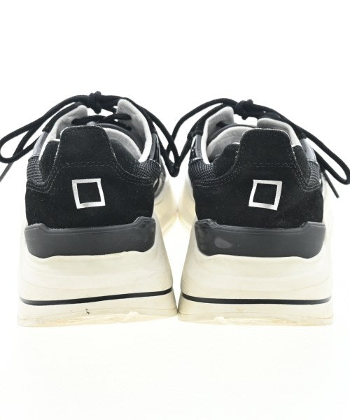 D.A.T.E. รองเท้าผ้าใบ