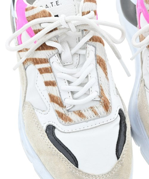 D.A.T.E. รองเท้าผ้าใบ