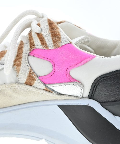 D.A.T.E. รองเท้าผ้าใบ