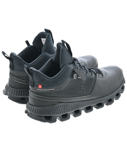 On รองเท้าผ้าใบ