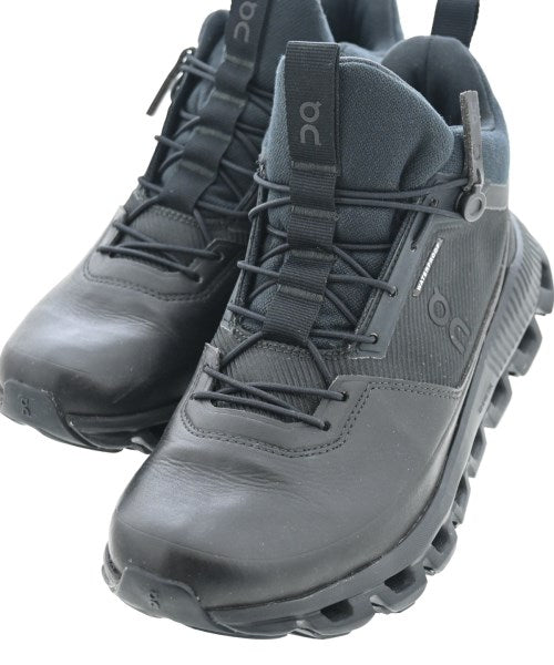 On รองเท้าผ้าใบ