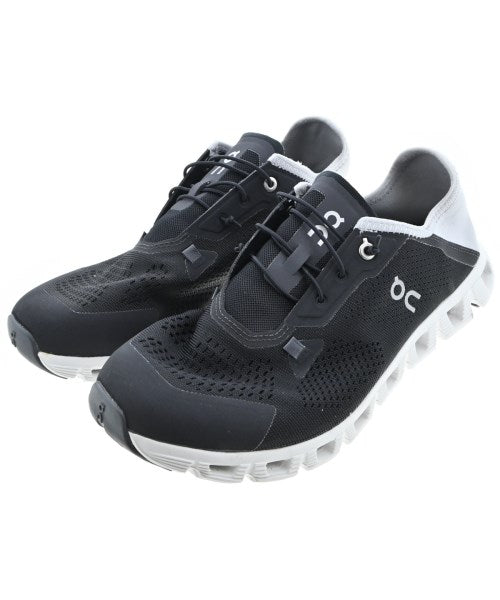 On รองเท้าผ้าใบ