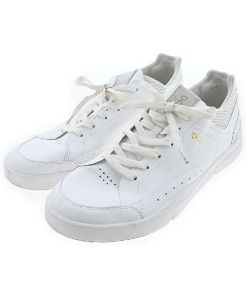 On รองเท้าผ้าใบ