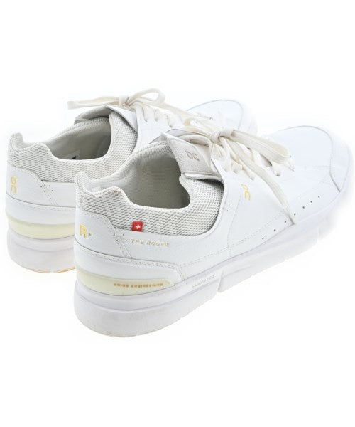 On รองเท้าผ้าใบ