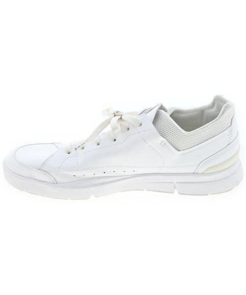 On รองเท้าผ้าใบ