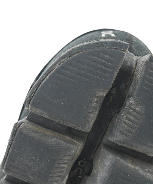 On รองเท้าผ้าใบ