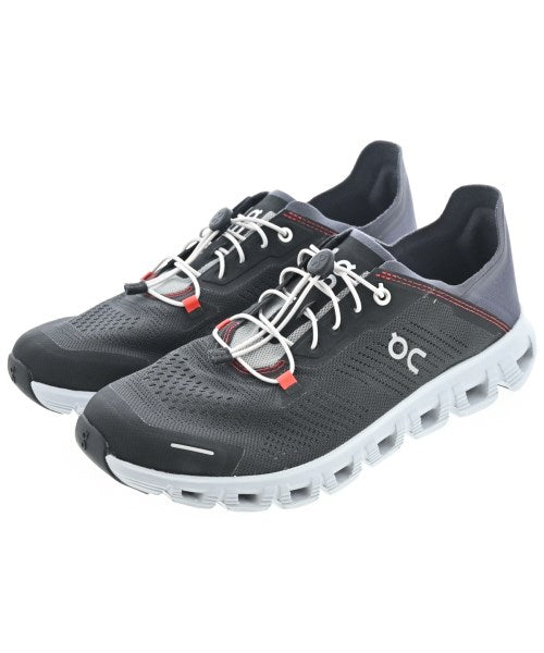 On รองเท้าผ้าใบ