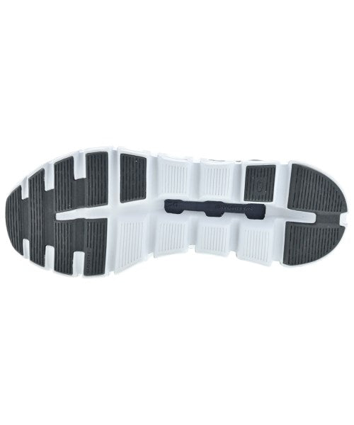 On รองเท้าผ้าใบ