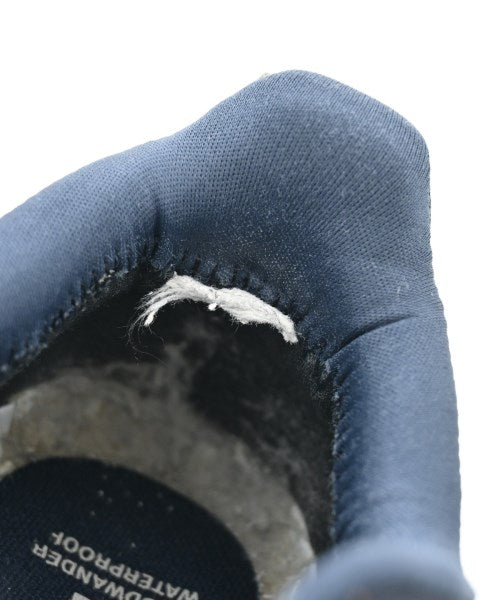 On รองเท้าผ้าใบ