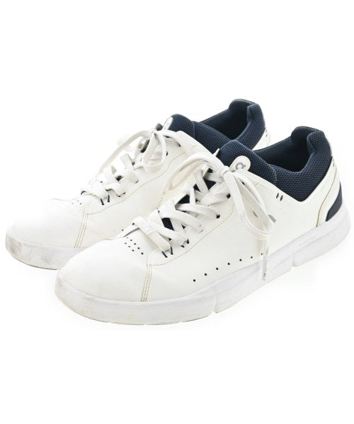 On รองเท้าผ้าใบ