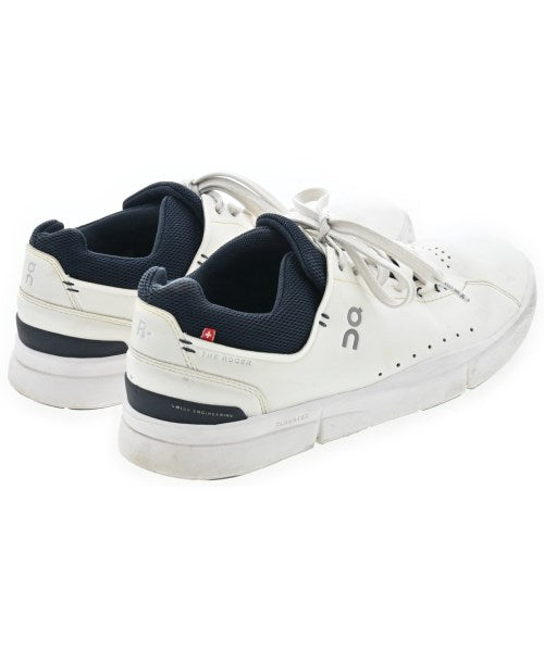 On รองเท้าผ้าใบ