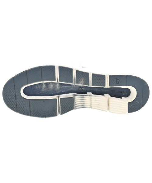 On รองเท้าผ้าใบ