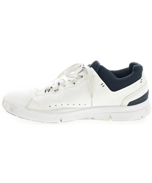 On รองเท้าผ้าใบ