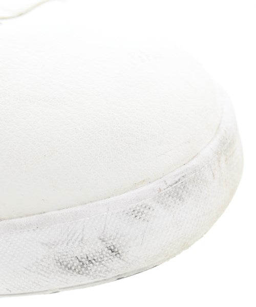 On รองเท้าผ้าใบ