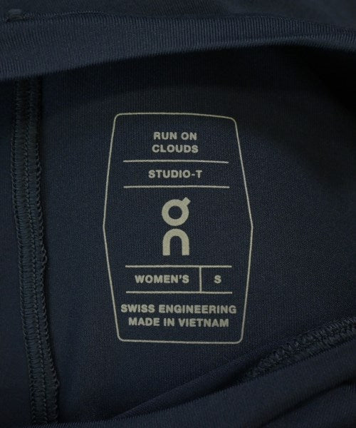 On เสื้อยืด/เสื้อท็อปส์