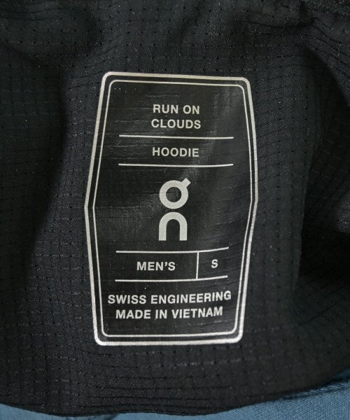 On เสื้อฮู้ด