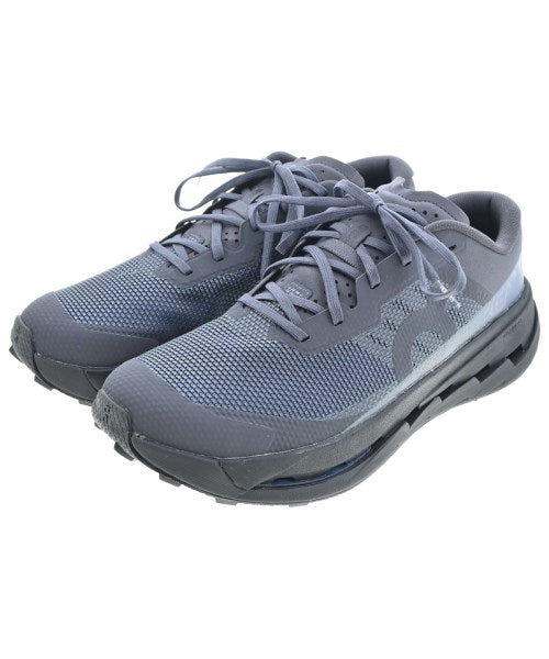 On รองเท้าผ้าใบ