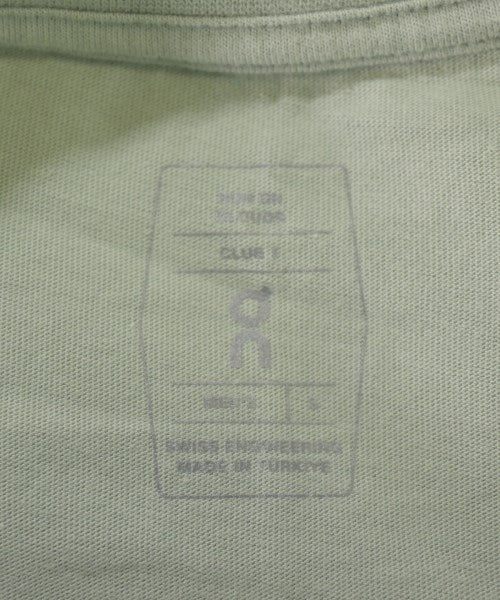 On เสื้อยืด/เสื้อท็อปส์
