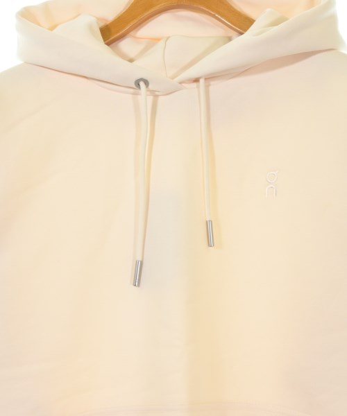 On เสื้อฮู้ด