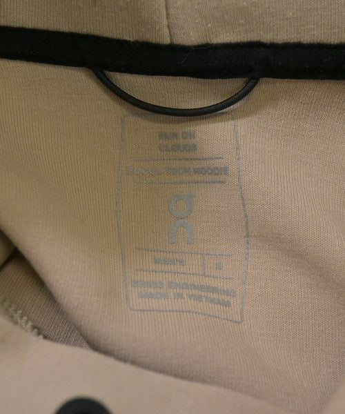 On เสื้อฮู้ด