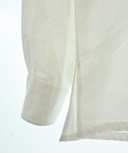 PERIOD FEATURES เสื้อลำลอง