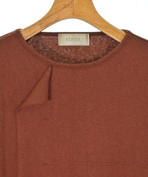 KONYA เสื้อยืด/เสื้อท็อปส์