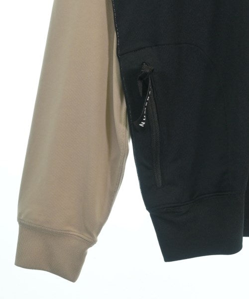 NUMERALS เสื้อยืด/เสื้อท็อปส์